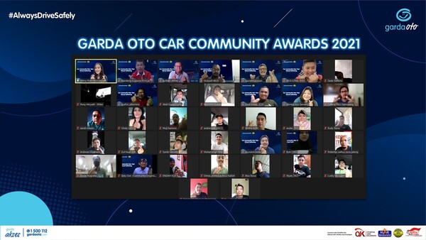 Seluruh peserta acara Garda Oto Car Community New Year Virtual Gathering mengabadikan momen bersama secara virtual.